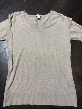New York & Company V-Neck Lightweight Sweater Tee in Beige